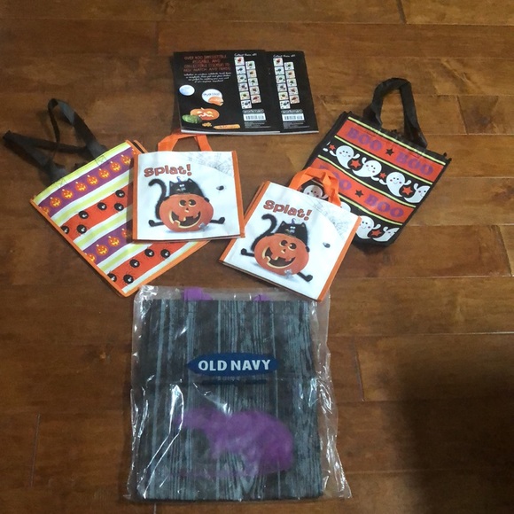 Halloween LOT 4 Bags & 2 eye like reusable Sticker Books Trick or Treat Trunk - Picture 9 of 9